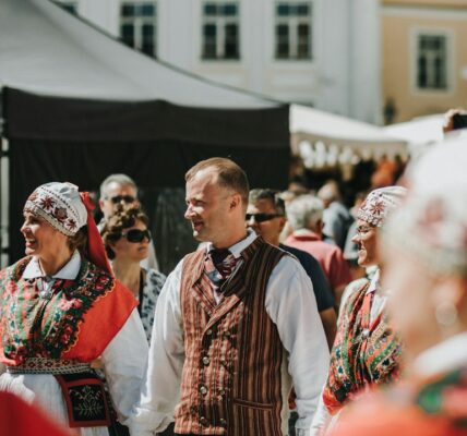 Musikkens Rike: En Dyptgående Utforskning av Estisk Musikk