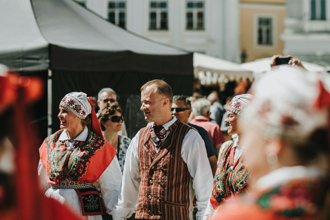 Musikkens Rike: En Dyptgående Utforskning av Estisk Musikk