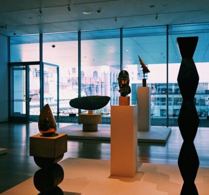 Utstilling: En Reise Gjennom Kunst og Innovasjon i Estland