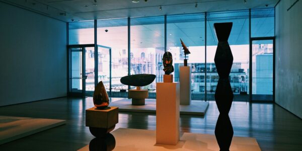 Utstilling: En Reise Gjennom Kunst og Innovasjon i Estland